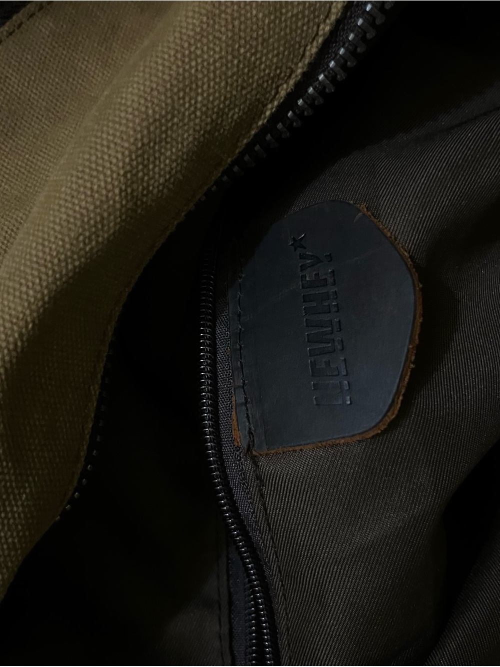 NEWHEY 55L
Travel Duffel Bag
Waterproof Waxed Canvas & Leather Weekender Bag - Picture 9 of 10